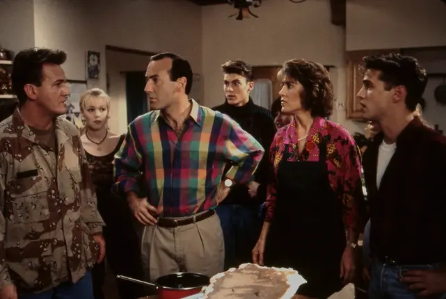 90210 Thanksgiving: Season 3, Episode 15: “The Kindness of Strangers”